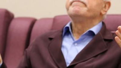 Amcasının oğlu da o soyadını reddetti