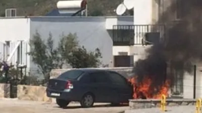 Otomobil birden bire alev aldı
