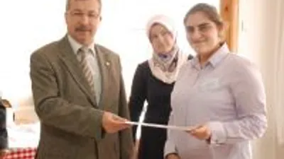 KONFEKSİYON KURSUNU BİTİREN İŞİTME ENGELLİLERE SERTİFİKA VERİLDİ