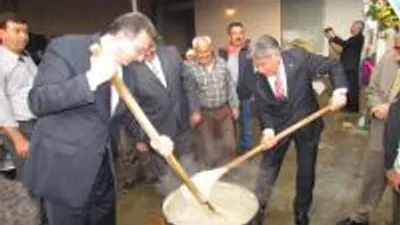 Ahmet Güldal Ödemiş Kaymakamı İle Keşkek Dövdü