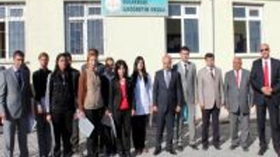 Bulakbaşı Köyü Öğretmenlerine Validen Başarı Belgesi