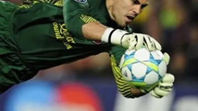 Victor Valdes ManU'da!