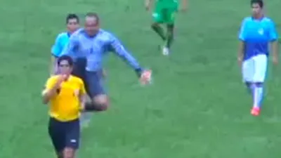 Sen misin kart gösteren ! Hakeme şok tekme...