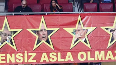 TT Arena'da Aziz Yıldırım pankartı !