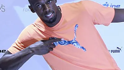 Usain Bolt, piste dönüyor