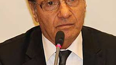 Adnan Dinçer, ilanla iş bakıyor