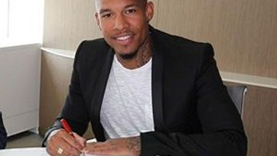 Nigel de Jong da imzayı attı