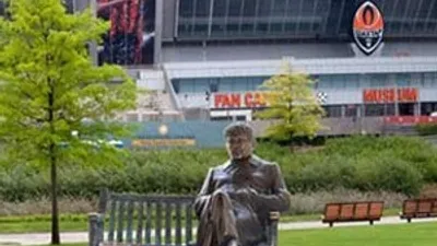 Lucescu'nun heykelini diktiler