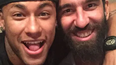 Arda Turan, Neymar’a misafir oldu!
