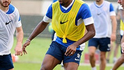 Eto’o’dan Obama’ya imzalı forma !