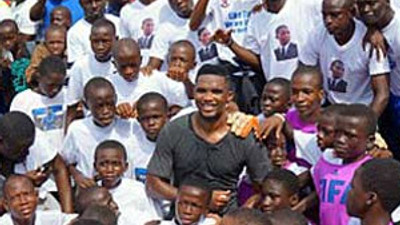 Eto'o Ebola için Afrika'da