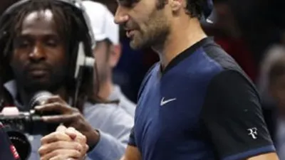 Federer kayıpsız yarı finalde !