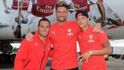 Arsenal'in uçak yolculuğu tepki topladı