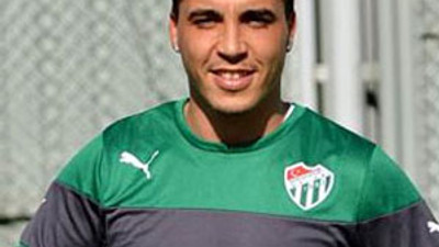 Josue için top Pereira'da