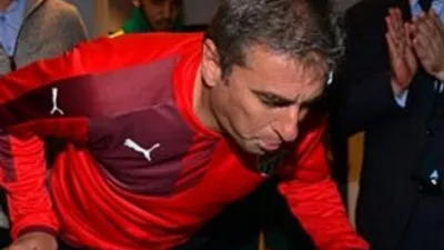 Hamzaoğlu'na sürpriz doğum günü