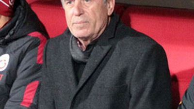 Mustafa Denizli Hamzaoğlu'nun gerisinde kaldı