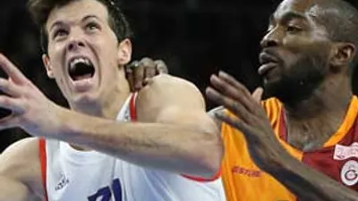 Anadolu Efes zirveyi bırakmıyor