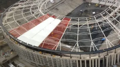 Stadın çatısı taraftarları şaşırttı !