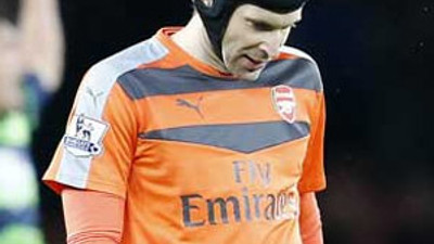 Petr Cech 1 ay yok !