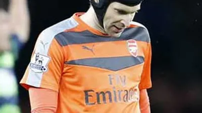 Petr Cech 1 ay yok !