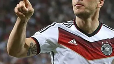 Löw’den Podolski’ye övgü