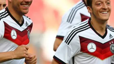 Mesut Özil ile Podolski arasında ilginç diyalog
