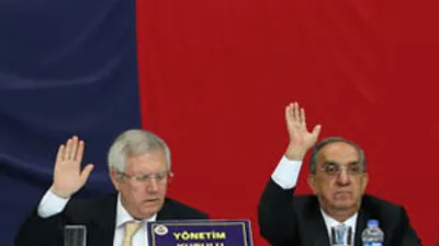 Fenerbahçe yönetimi ibra edildi !