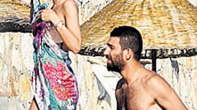Arda sevgilisiyle tatilde !