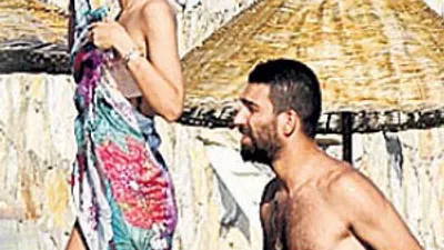 Arda sevgilisiyle tatilde !