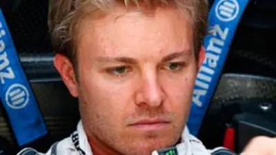 Rosberg, Mercedes ile devam edecek