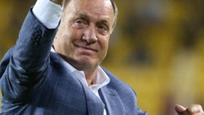 Advocaat UEFA'da manşet oldu