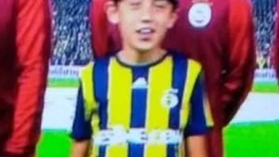 Seremonideki çocuklardan '6-0' göndermesi