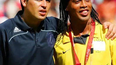 Ronaldinho ve Riquelme'den alkışlanacak teklif