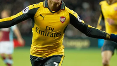 Londra derbisinde gülen Arsenal
