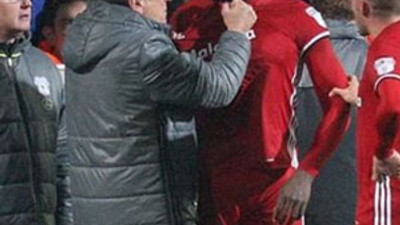 Sol Bamba hocasına vurdu
