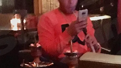 Depay nargile içerken yakalandı
