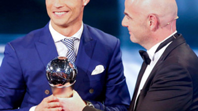 Yılın futbolcusu Cristiano Ronaldo !