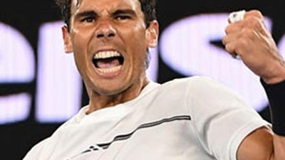 Nadal yolu yarıladı