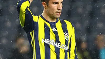 Fenerbahçe’nin Kjaer ile Van Persie planı