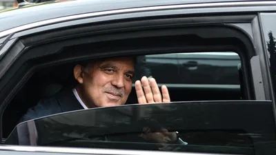 Abdullah Gül konvoyla oraya gitti