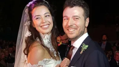 Azra Akın gelinliğini parçaladı