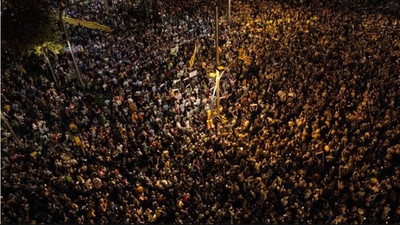 Barcelona'da on binler sokaklara döküldü