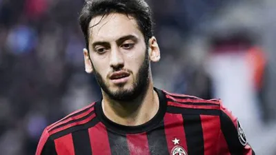 Hakan Çalhanoğlu'ndan kırmızı kart özrü