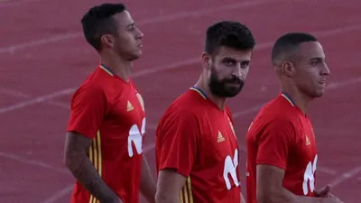 Pique'ye büyük şok ! Taraftar idmanı bastı...
