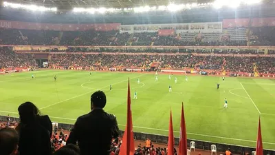 Milli maçta tepki çeken görüntü