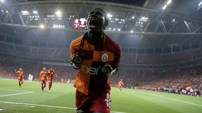 Dursun Özbek Gomis'i bırakmıyor
