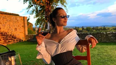 Ünlü modelden ''nispet'' tatili !
