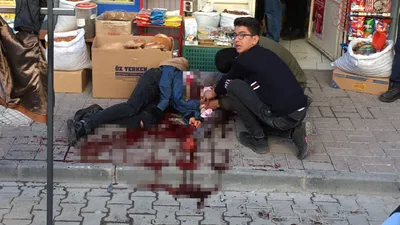 Sokak ortasında bıçaklı kavga: 1 ölü
