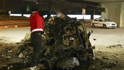 İkiye bölünen otomobilden sağ çıktılar