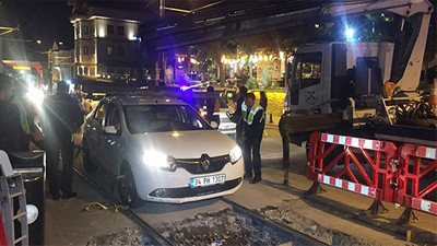 Sirkeci'de tramvay yoluna araç girdi !